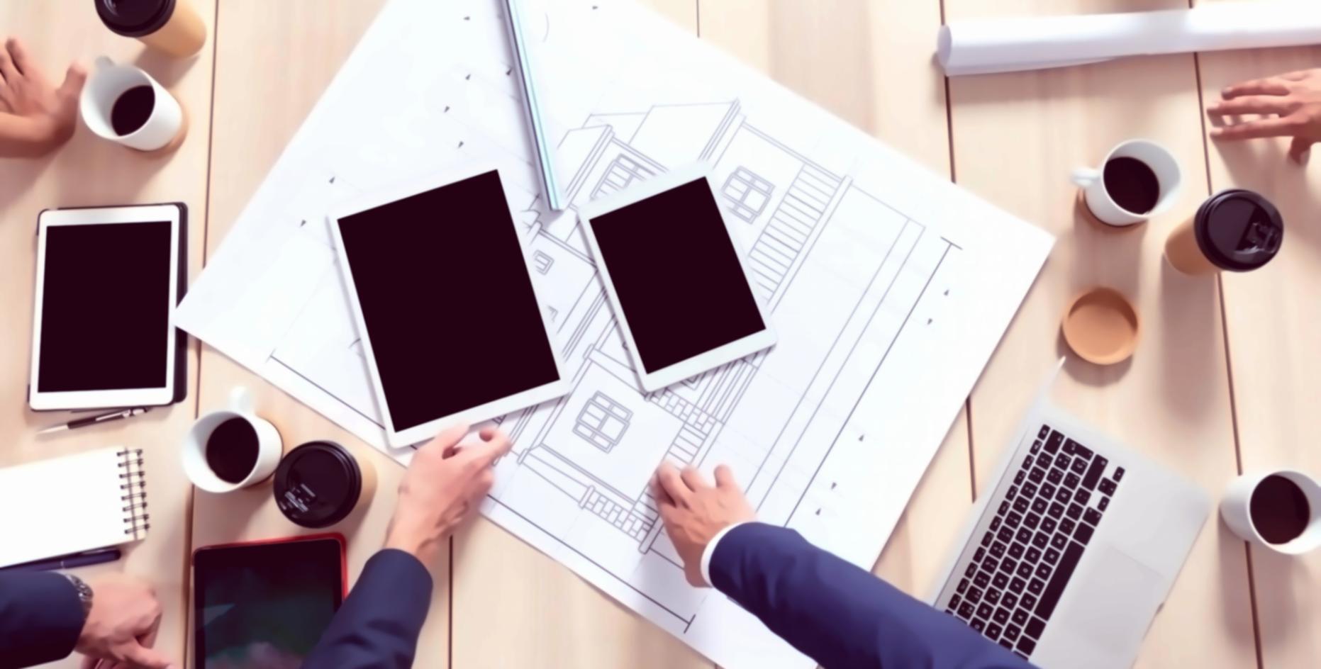 Estudiantes colaborando en estrategias de SEO local